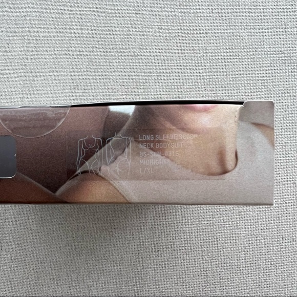 SKIMS Essential Long Sleeve Scoop Neck Bodysuit L/XL - Picture 12 of 12